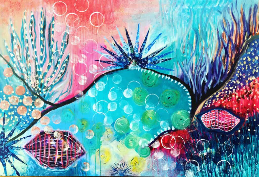Pintura abstracta marina colorida con formas de peces y corales en estilo moderno.